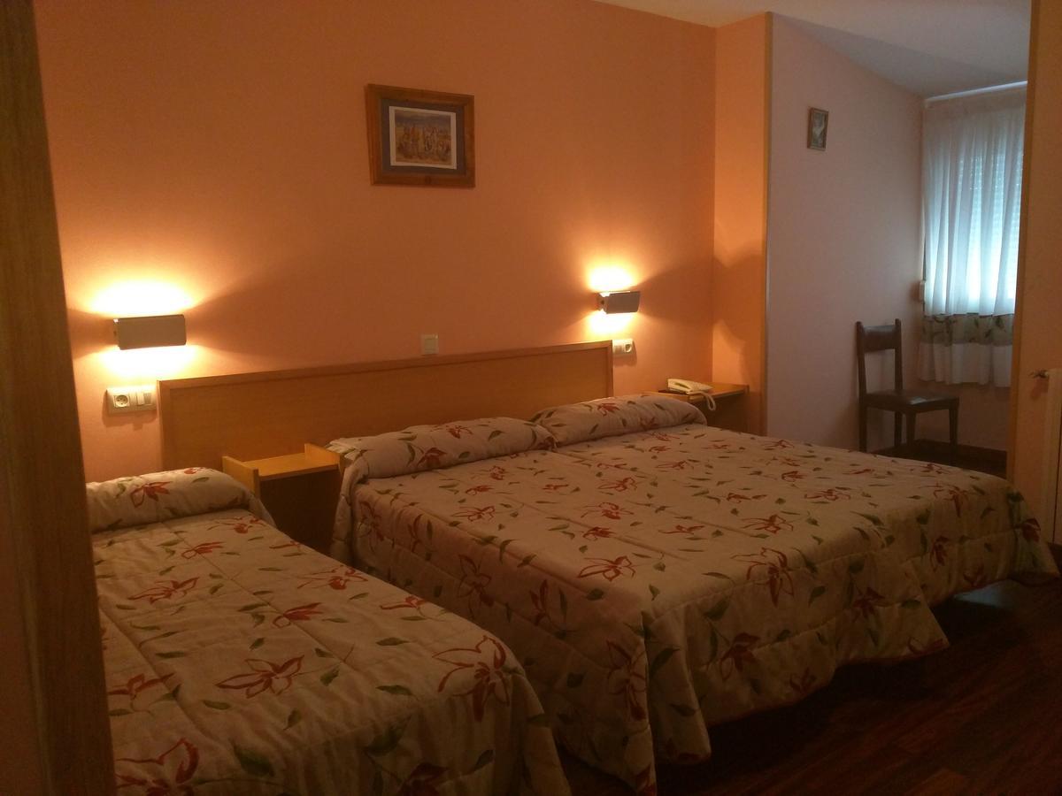 Hostal San Paio Lavacolla Exteriör bild