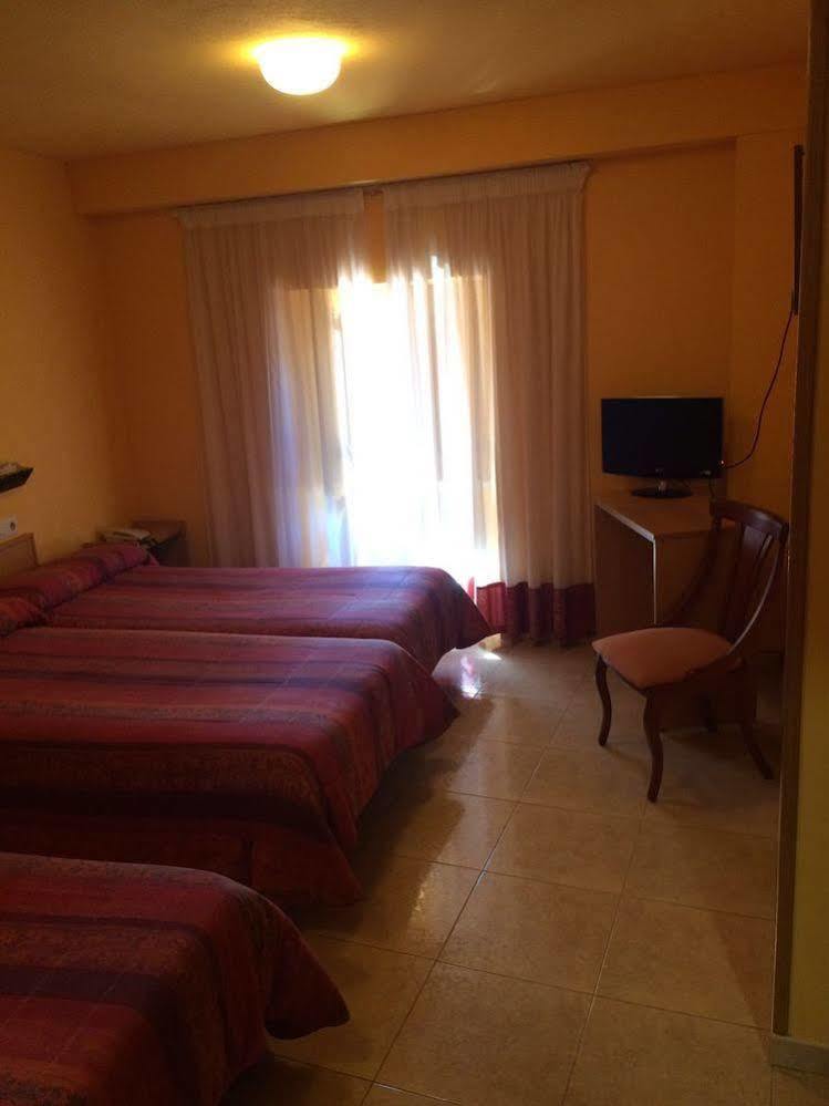 Hostal San Paio Lavacolla Exteriör bild